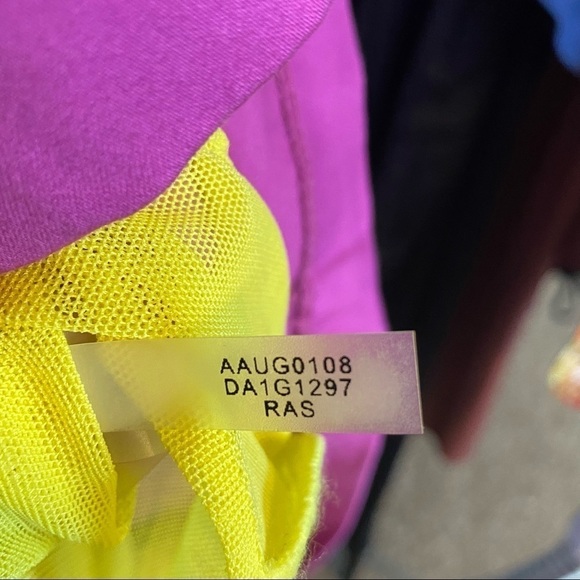 Andrew Marc New York Fuchsia V-neck Cap Sleeve Pleated Dress, size 4 - Picture 12 of 12